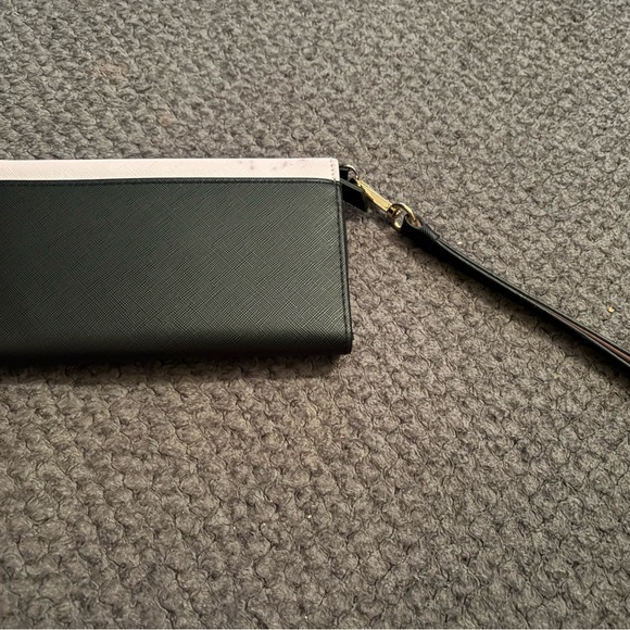 Victoria's Secret Pink and Black Bow-Accent Wristlet - Picture 2 of 3